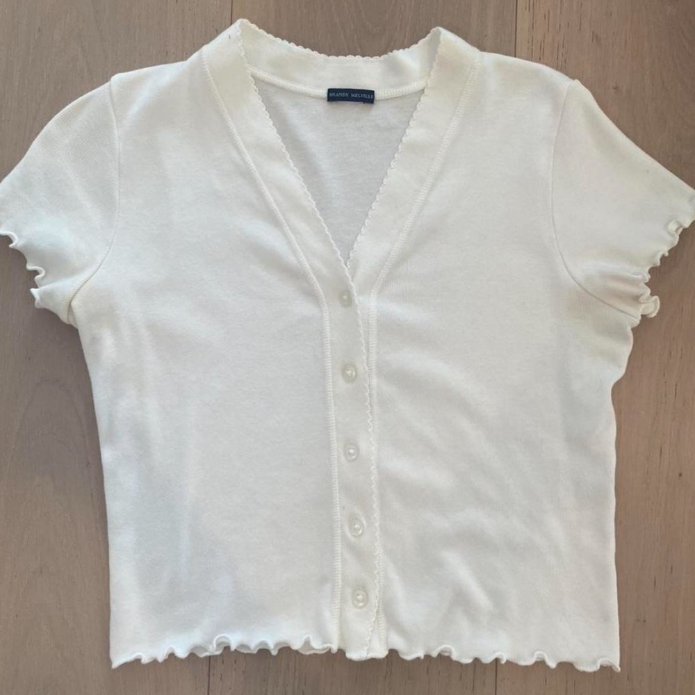 white button brandy melville t shirt with lettuce hem